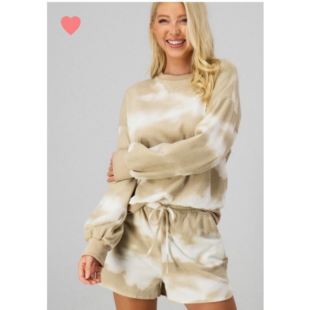 Tan tie dye loungewear set shorts and top - Picture 4 of 7